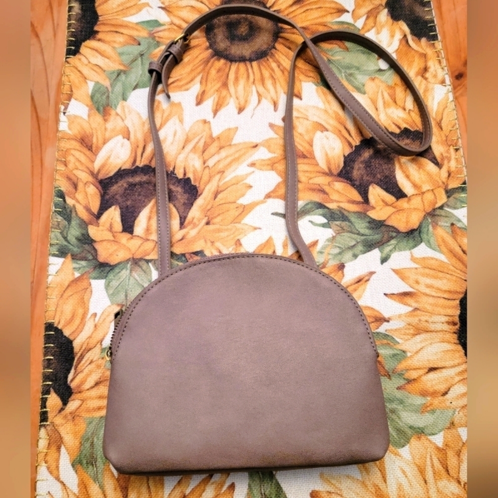 Street Level Crossbody - Picture 6 of 6